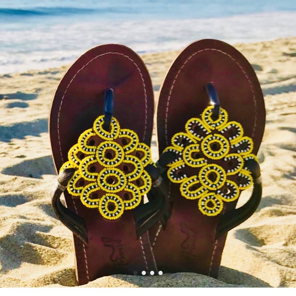 The “Bee’s Knees” Sandal - Picture 1 of 3